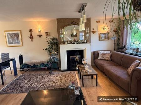 3 bedroom Semi-detached house for sale in Stoneleigh Way, Leicester, LE3