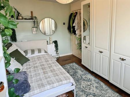 3 bedroom Semi-detached house for sale in Stoneleigh Way, Leicester, LE3