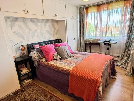 3 bedroom Semi-detached house for sale in Stoneleigh Way, Leicester, LE3