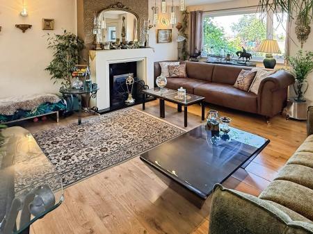 3 bedroom Semi-detached house for sale in Stoneleigh Way, Leicester, LE3