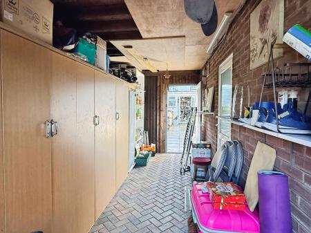 3 bedroom Semi-detached house for sale in Stoneleigh Way, Leicester, LE3