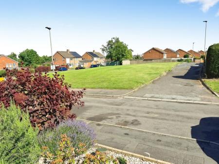 3 bedroom Semi-detached house for sale in Stoneleigh Way, Leicester, LE3