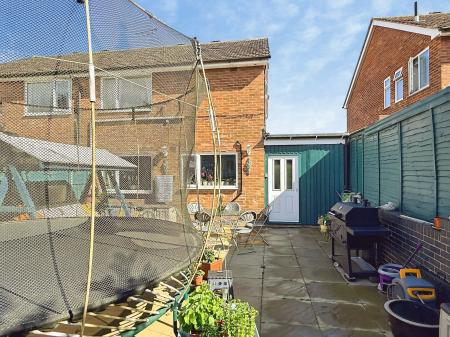 3 bedroom Semi-detached house for sale in Stoneleigh Way, Leicester, LE3
