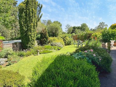 2 bedroom Detached bungalow for sale in Englefield Road, Leicester, LE5