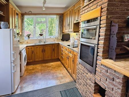 2 bedroom Detached bungalow for sale in Englefield Road, Leicester, LE5