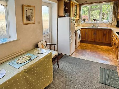 2 bedroom Detached bungalow for sale in Englefield Road, Leicester, LE5