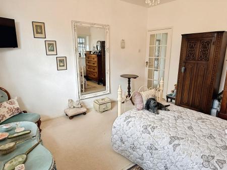 2 bedroom Detached bungalow for sale in Englefield Road, Leicester, LE5