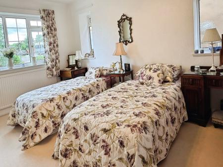 2 bedroom Detached bungalow for sale in Englefield Road, Leicester, LE5