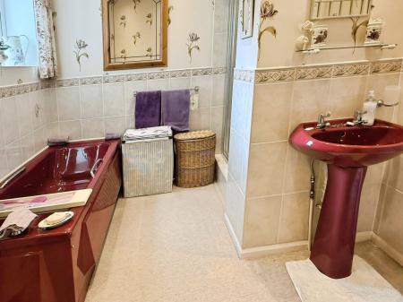 2 bedroom Detached bungalow for sale in Englefield Road, Leicester, LE5