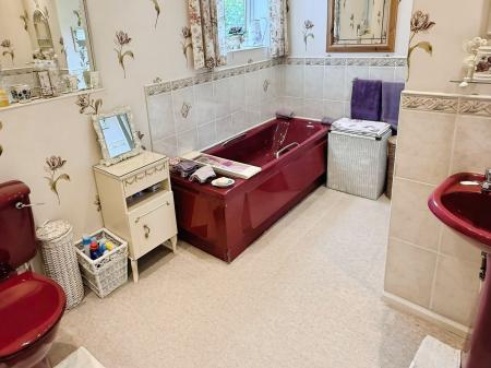 2 bedroom Detached bungalow for sale in Englefield Road, Leicester, LE5