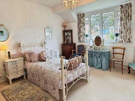 2 bedroom Detached bungalow for sale in Englefield Road, Leicester, LE5