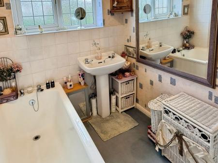 3 bedroom Semi-detached house for sale in Millersdale Avenue, Leicester, LE5