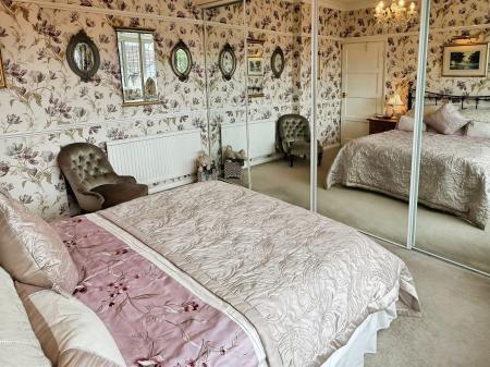 3 bedroom Semi-detached house for sale in Millersdale Avenue, Leicester, LE5