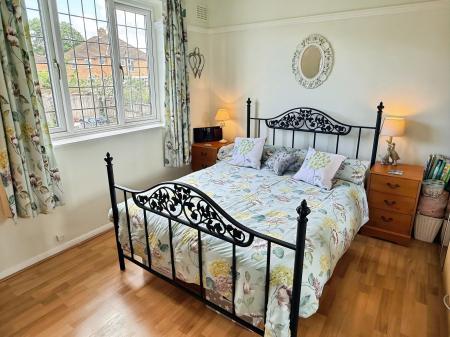 3 bedroom Semi-detached house for sale in Millersdale Avenue, Leicester, LE5