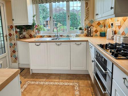 3 bedroom Semi-detached house for sale in Millersdale Avenue, Leicester, LE5