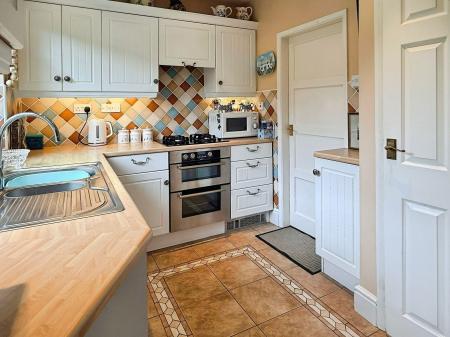 3 bedroom Semi-detached house for sale in Millersdale Avenue, Leicester, LE5