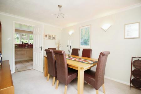 4 bedroom Detached house for sale in Eskdale Close, Oadby, LE2