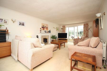 4 bedroom Detached house for sale in Eskdale Close, Oadby, LE2