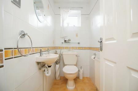 4 bedroom Detached house for sale in Eskdale Close, Oadby, LE2