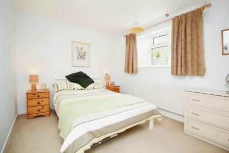 4 bedroom Detached house for sale in Eskdale Close, Oadby, LE2