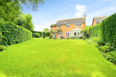 4 bedroom Detached house for sale in Eskdale Close, Oadby, LE2