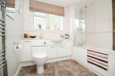 4 bedroom Detached house for sale in Eskdale Close, Oadby, LE2