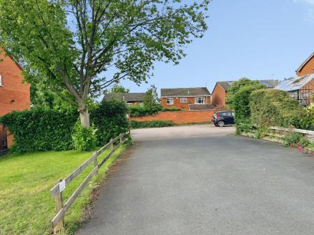 2 bedroom Terraced House for sale in Hayden Avenue, Oadby, LE2
