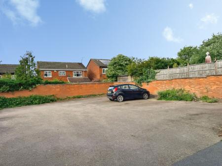 2 bedroom Terraced House for sale in Hayden Avenue, Oadby, LE2