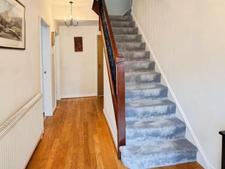 4 bedroom Detached house for sale in Ash Tree Road, Oadby, LE2