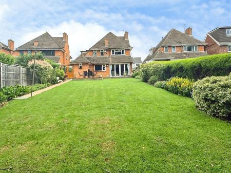 4 bedroom Detached house for sale in Ash Tree Road, Oadby, LE2