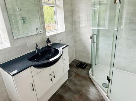 4 bedroom Detached house for sale in Ash Tree Road, Oadby, LE2
