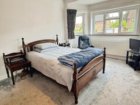 4 bedroom Detached house for sale in Ash Tree Road, Oadby, LE2