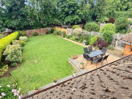 4 bedroom Detached house for sale in Ash Tree Road, Oadby, LE2