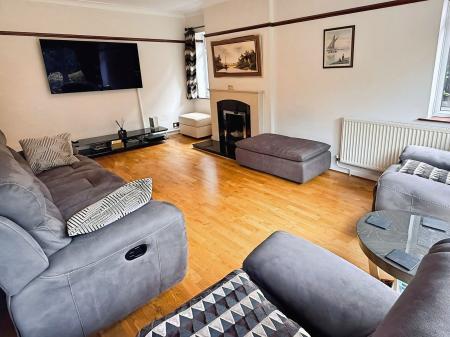 4 bedroom Detached house for sale in Ash Tree Road, Oadby, LE2