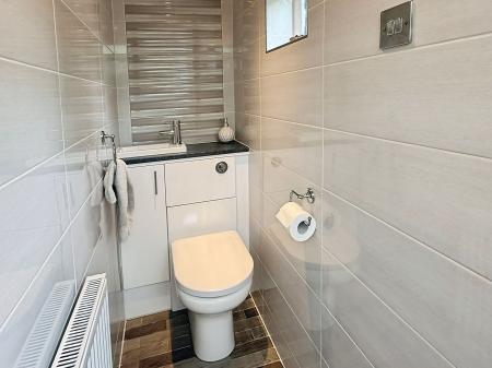 4 bedroom Detached house for sale in Ash Tree Road, Oadby, LE2