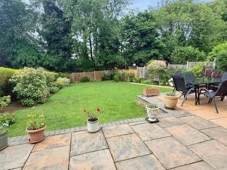 4 bedroom Detached house for sale in Ash Tree Road, Oadby, LE2