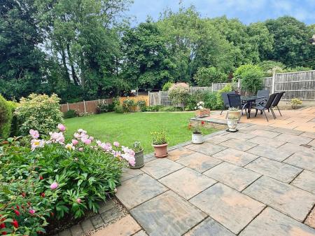 4 bedroom Detached house for sale in Ash Tree Road, Oadby, LE2