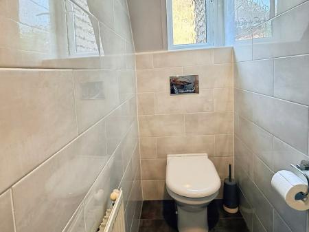 4 bedroom Detached house for sale in Ash Tree Road, Oadby, LE2