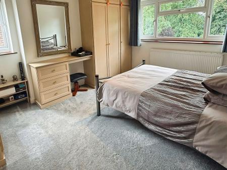 4 bedroom Detached house for sale in Ash Tree Road, Oadby, LE2