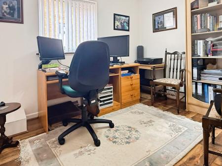 4 bedroom Detached house for sale in Ash Tree Road, Oadby, LE2