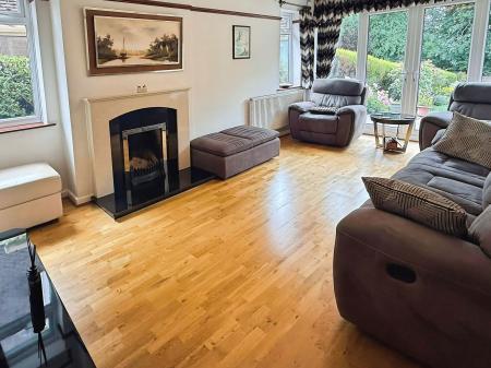 4 bedroom Detached house for sale in Ash Tree Road, Oadby, LE2