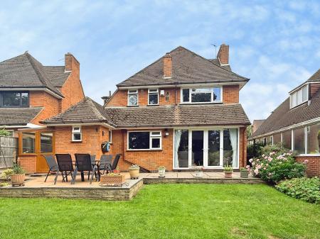 4 bedroom Detached house for sale in Ash Tree Road, Oadby, LE2