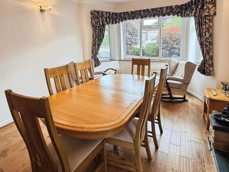 4 bedroom Detached house for sale in Ash Tree Road, Oadby, LE2