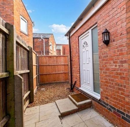 1 bedroom Flat to let in Aylestone Road, Leicester, LE2