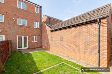 3 bedroom Town house to let in Pickhill Road, Hamilton, LE5