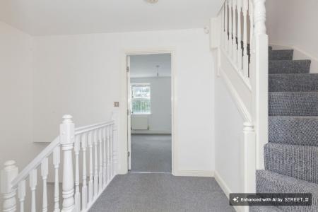 3 bedroom Town house to let in Pickhill Road, Hamilton, LE5