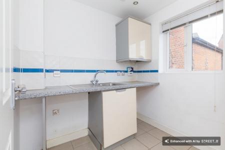 3 bedroom Town house to let in Pickhill Road, Hamilton, LE5
