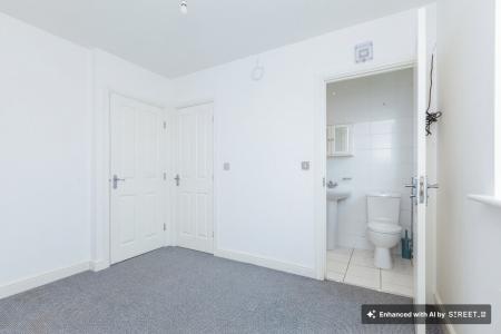 3 bedroom Town house to let in Pickhill Road, Hamilton, LE5