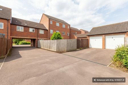 3 bedroom Town house to let in Pickhill Road, Hamilton, LE5