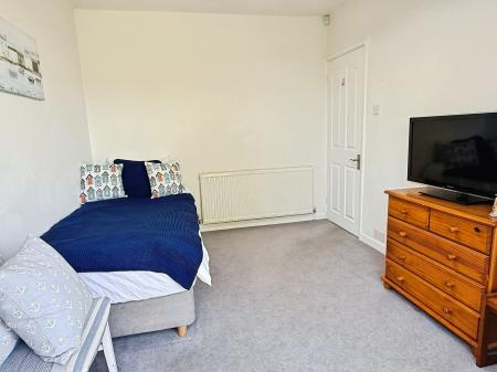 2 bedroom Semi-detached bungalow for sale in Chestnut Avenue, Oadby, LE2